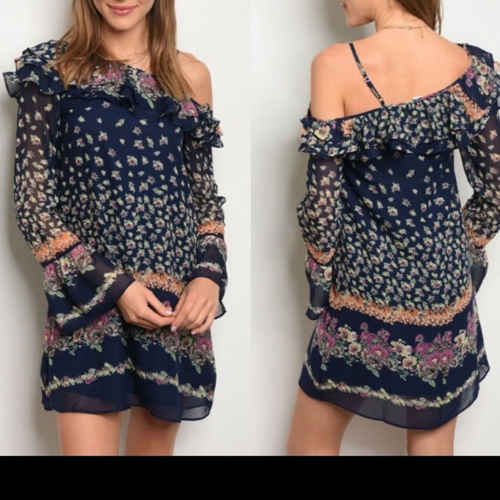 🆕️Navy off 1 shoulder floral dress!!👗